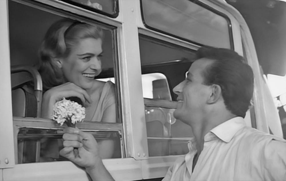 日曜はダメよの画像