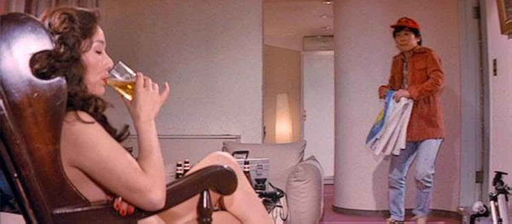 ズームアップ ビニール本の女の画像