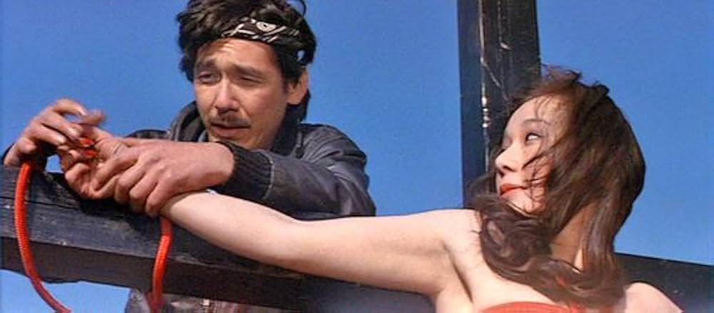 ズームアップ ビニール本の女の画像