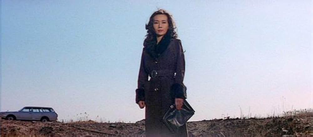 ズームアップ ビニール本の女の画像