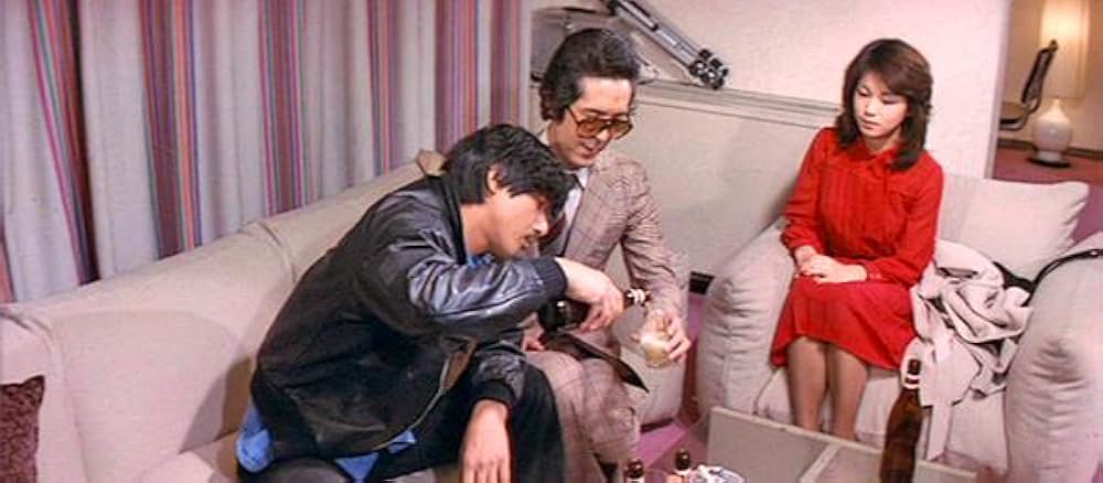 ズームアップ ビニール本の女の画像