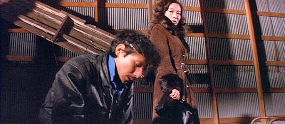 ズームアップ ビニール本の女の画像