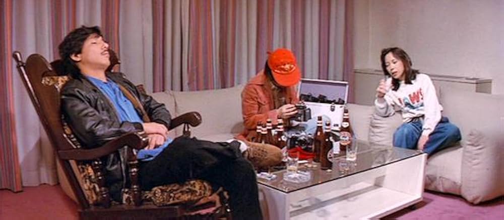 ズームアップ ビニール本の女の画像