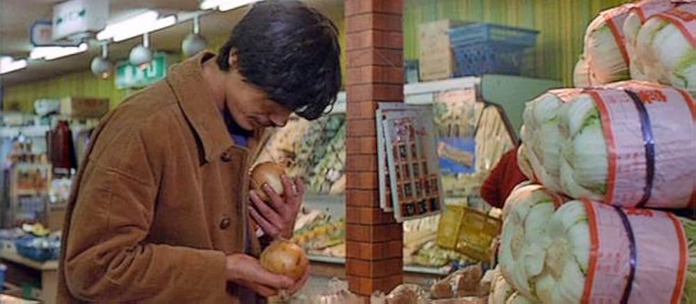 ズームアップ ビニール本の女の画像