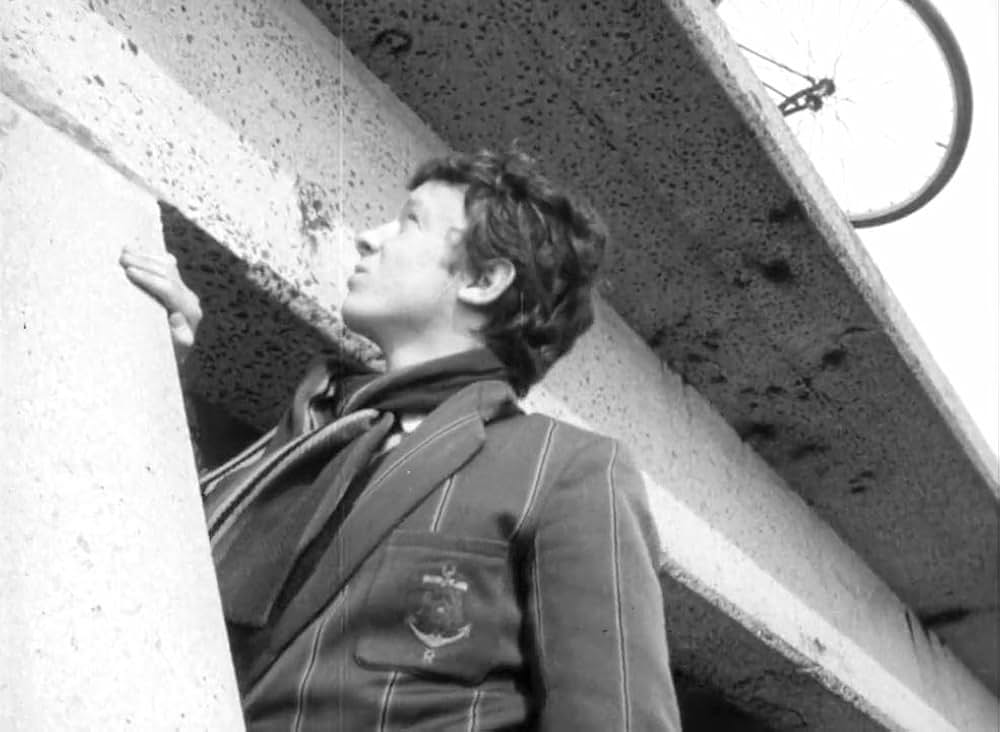 少年と自転車の画像