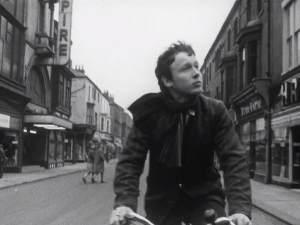 少年と自転車の画像