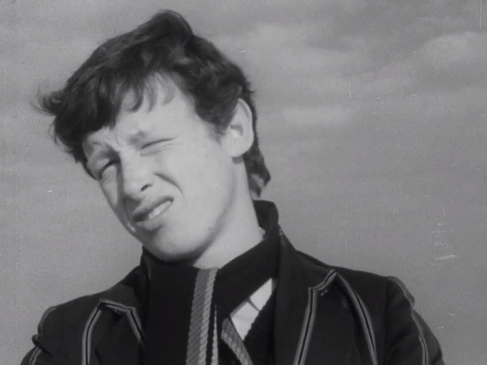 少年と自転車の画像