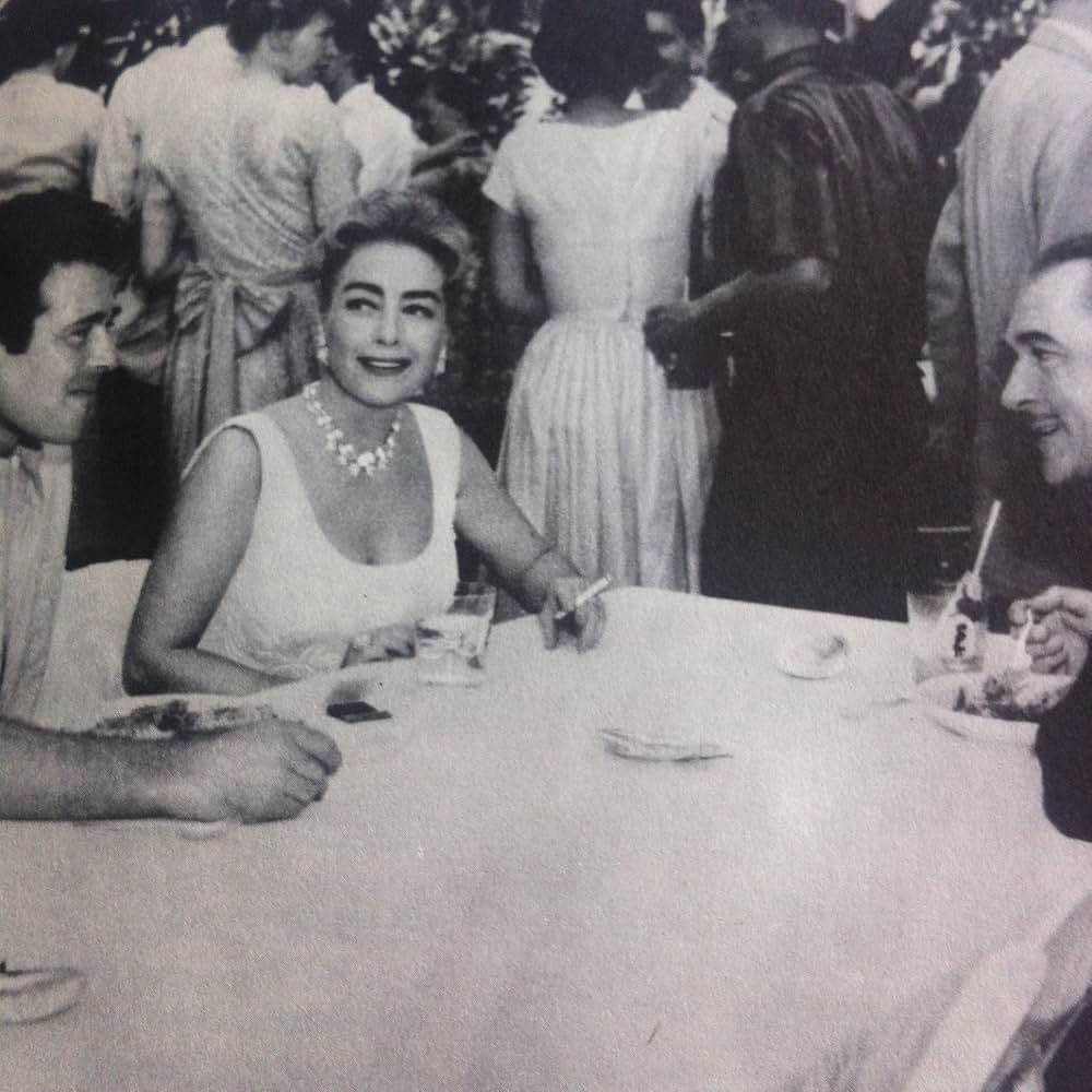 大都会の女たちの画像