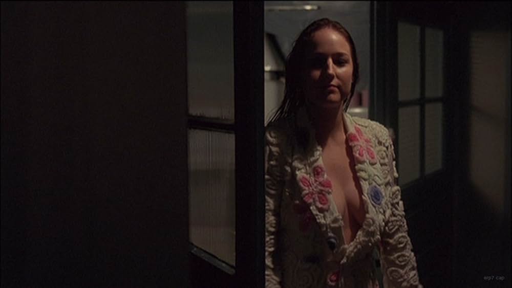 ザ・ダークプレイス 覗かれる女の画像