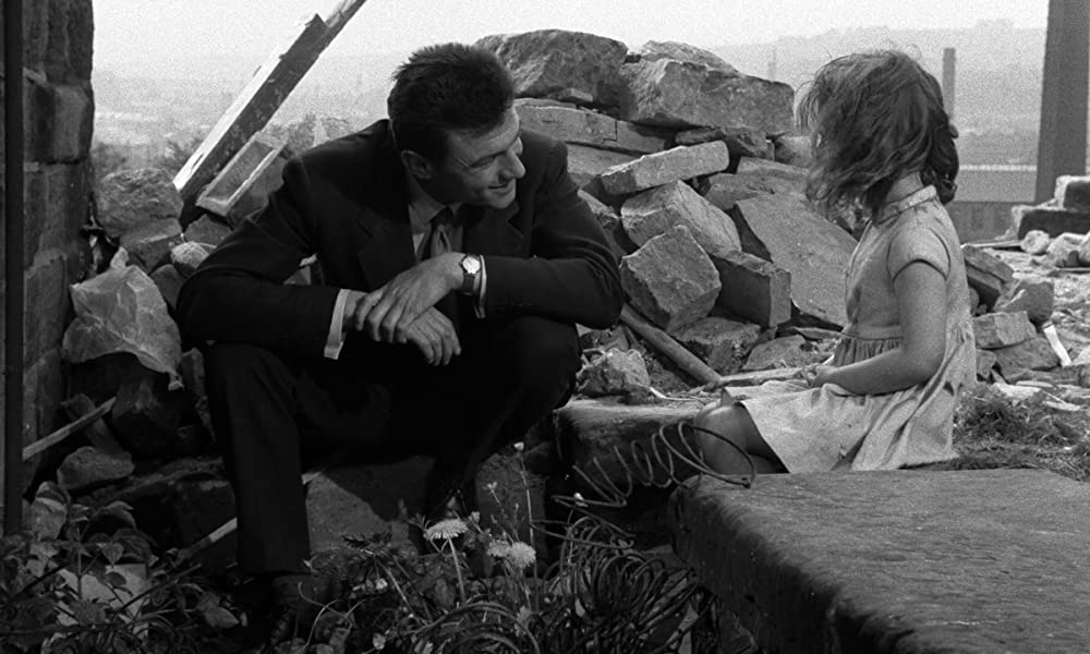 「年上の女」ローレンス・ハーベイ & ハーマイアニ・バドリー & ヘザー・シアーズ & シモーヌ・シニョレの画像