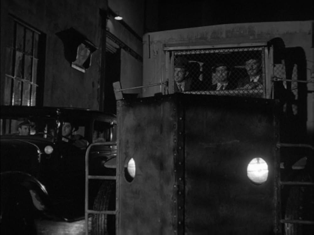 どてっ腹に穴をあけろの画像