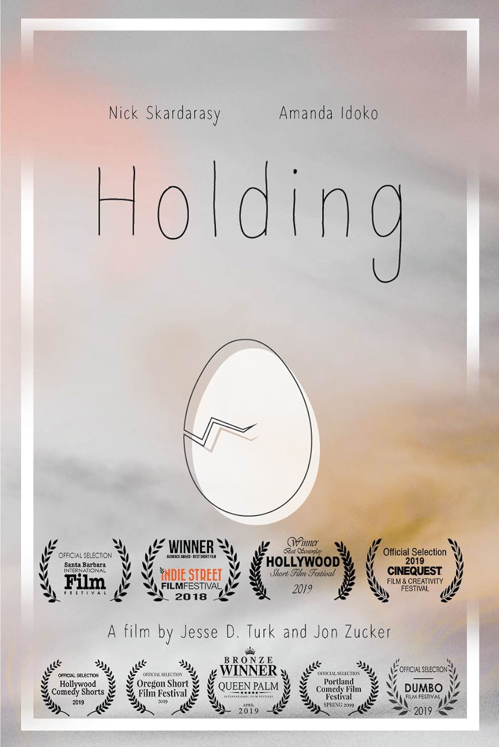 ホールディング：絶望男女の最強タッグの写真