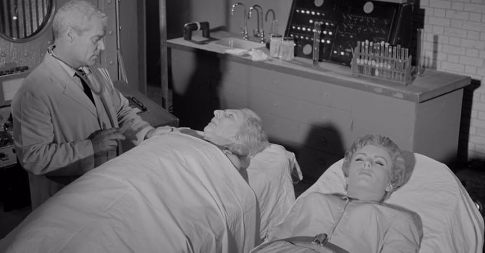 アトミック・ブレイン 大脳移植若返り法の画像