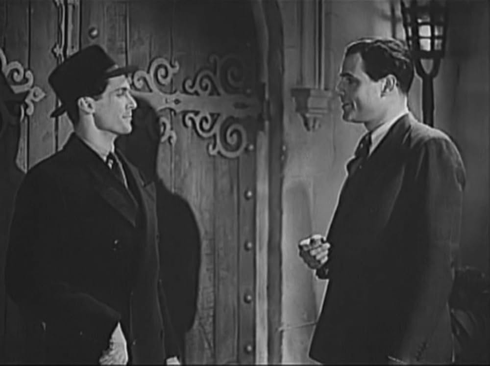 七つの錠のある扉の画像