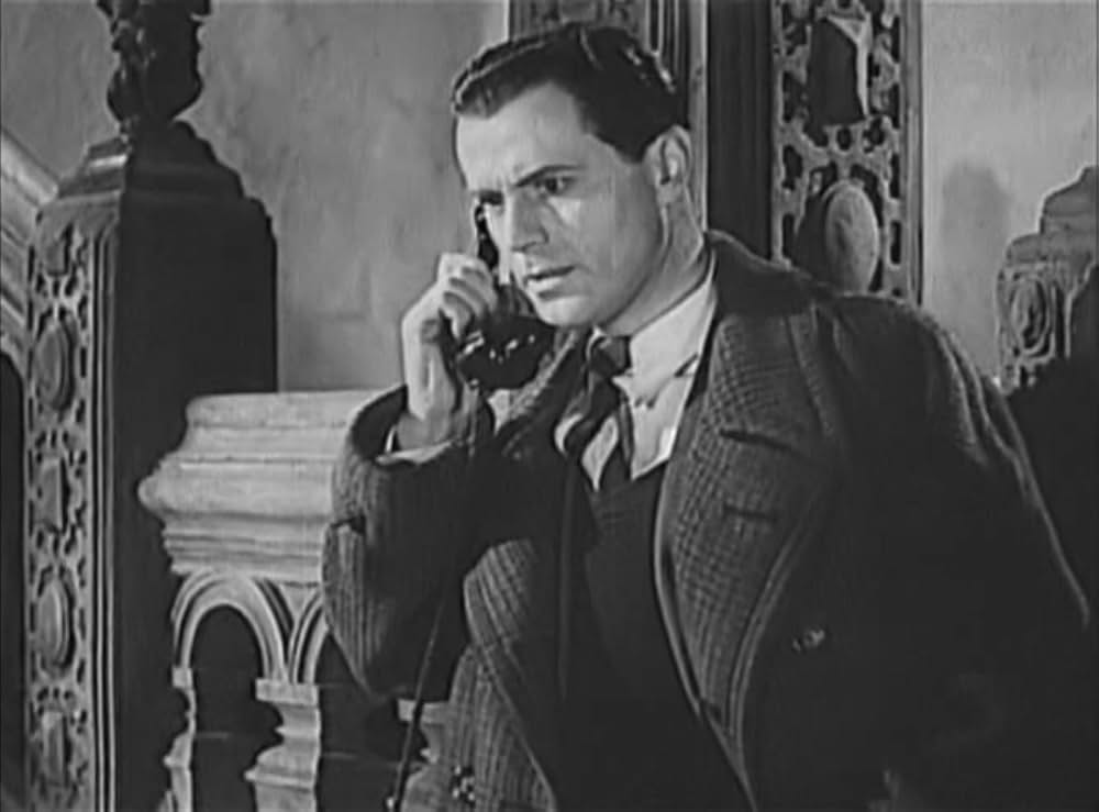 七つの錠のある扉の画像