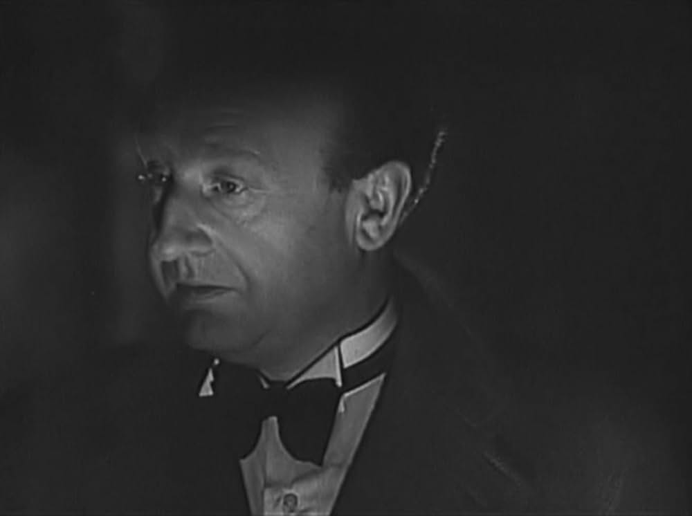 七つの錠のある扉の画像