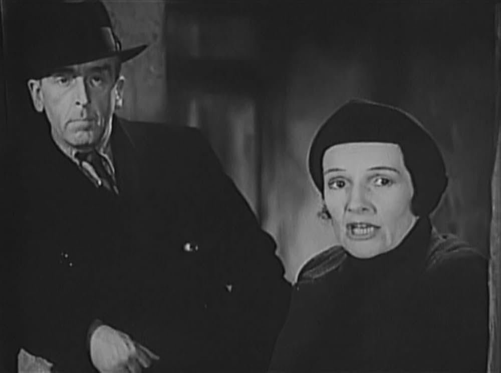 七つの錠のある扉の画像