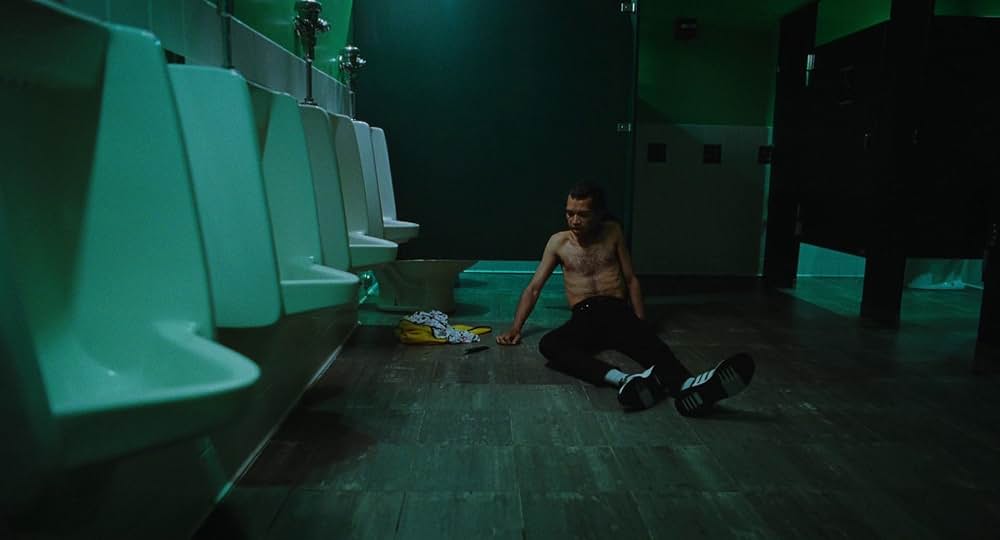 テレビの中に入りたいの画像