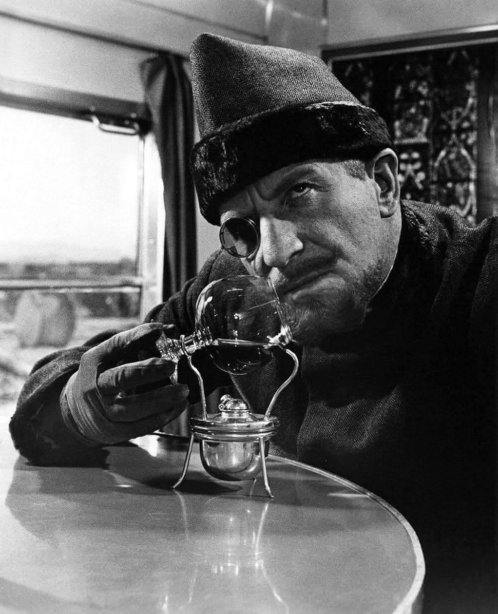 空から赤いバラの画像