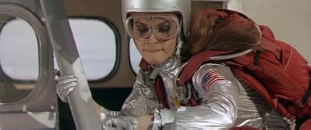 空から赤いバラの画像