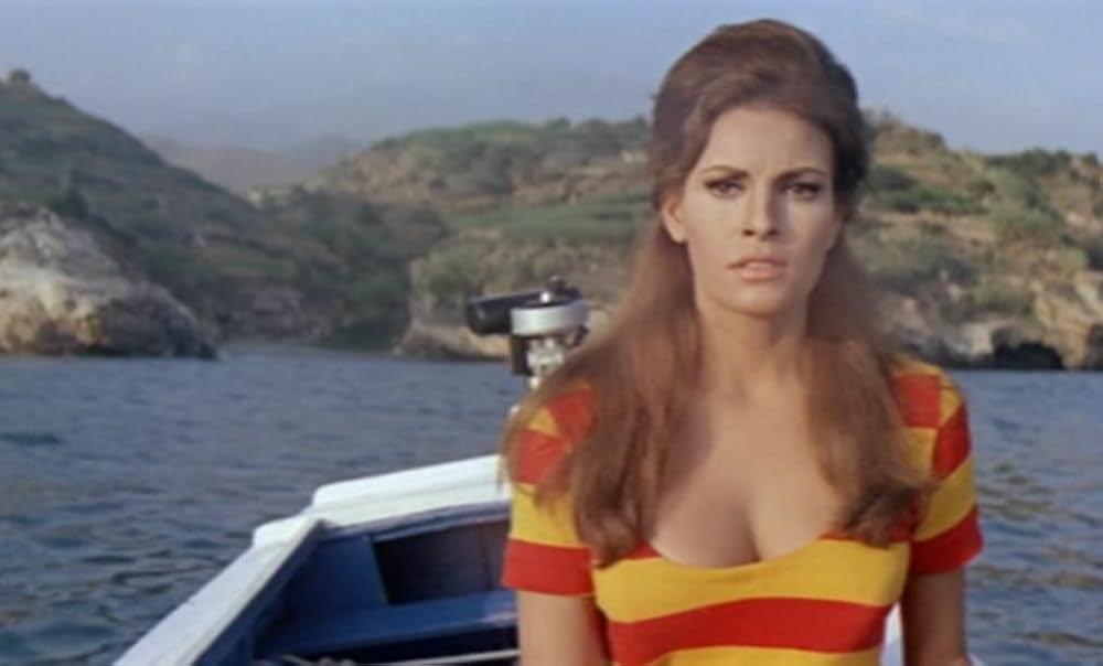 空から赤いバラの画像