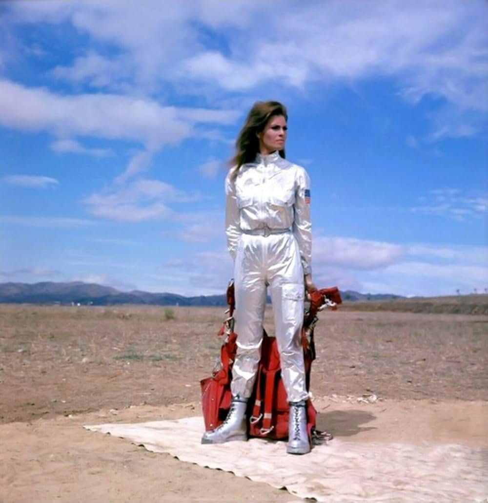 空から赤いバラの画像