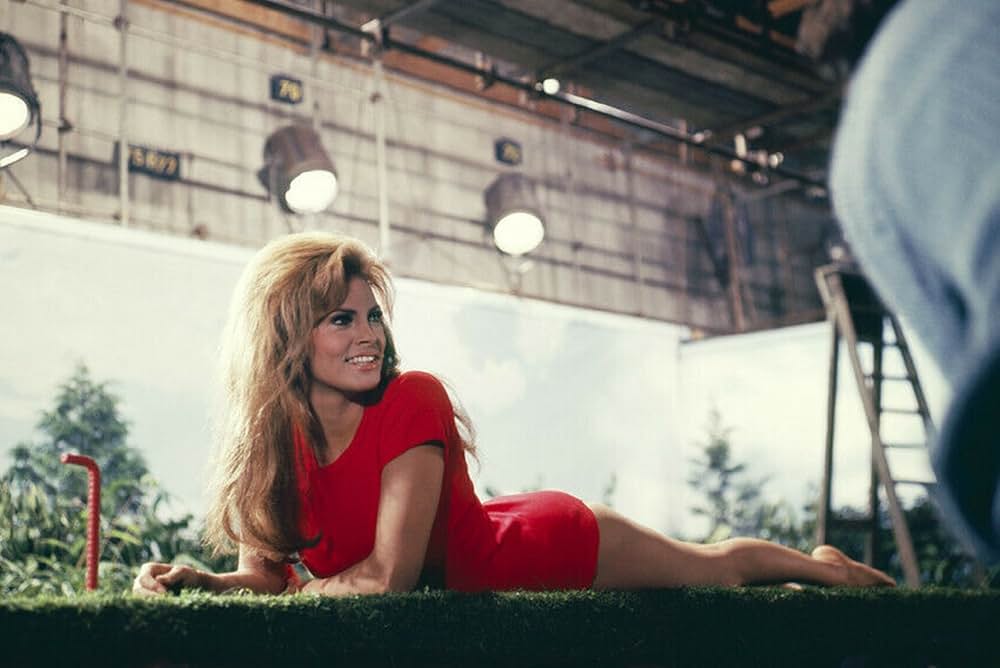 空から赤いバラの画像