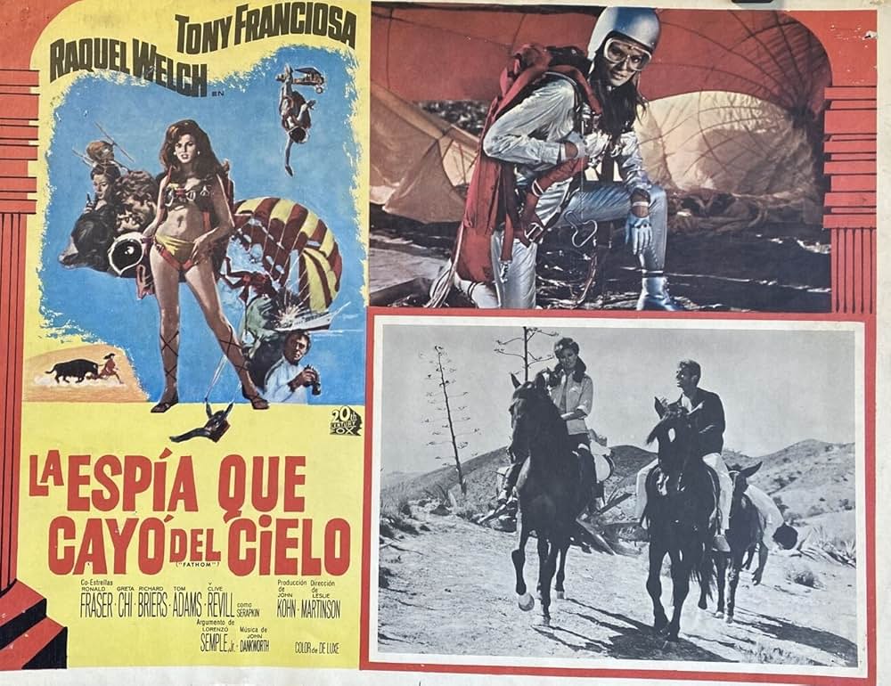 空から赤いバラの画像