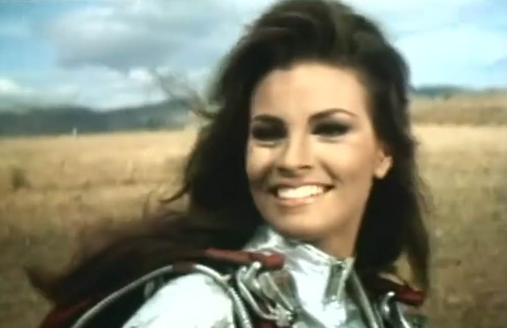 空から赤いバラの画像