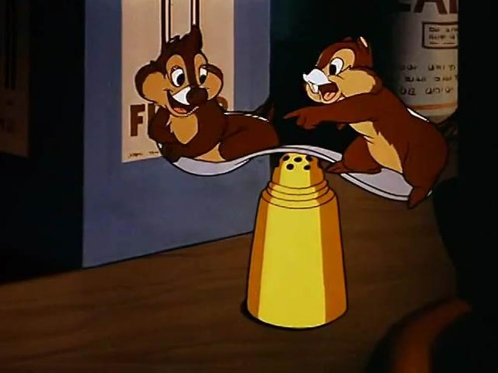 リスの朝ごはんの画像