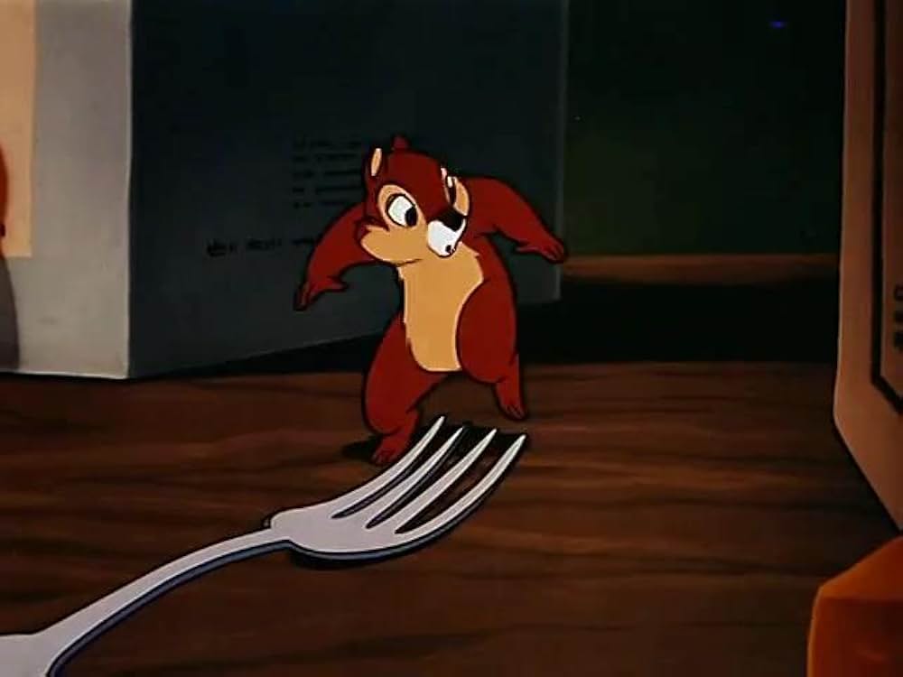 リスの朝ごはんの画像