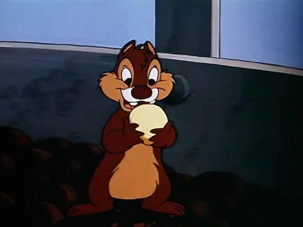 リスの朝ごはんの画像