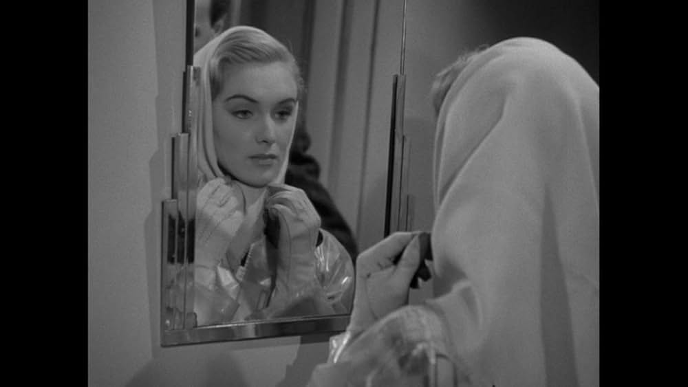 日曜日はいつも雨の画像