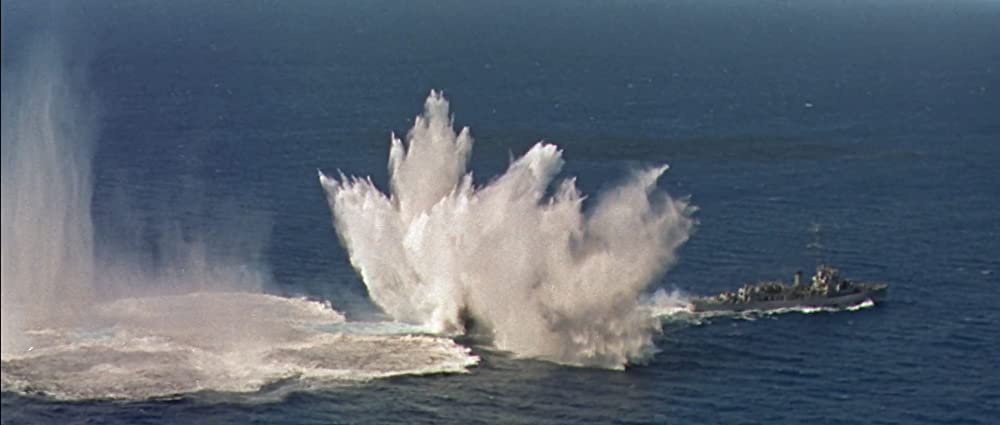 「眼下の敵」ロバート・ミッチャム & Curd Jürgensの画像