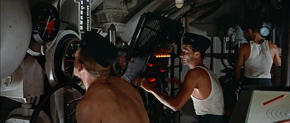 「眼下の敵」ロバート・ミッチャム & Curd Jürgensの画像