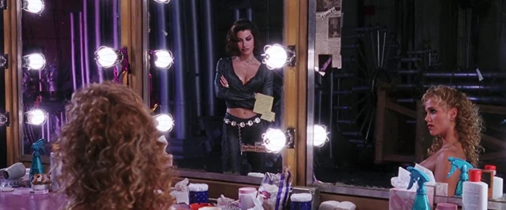 「ショーガール」ジーナ・ガーション & エリザベス・バークレイの画像