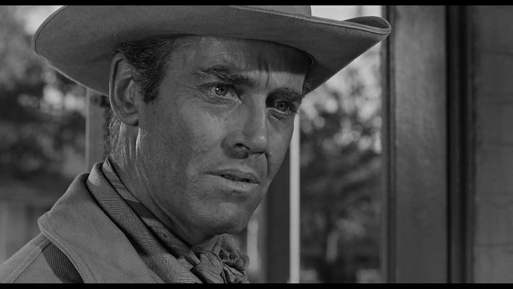 胸に輝く星の画像