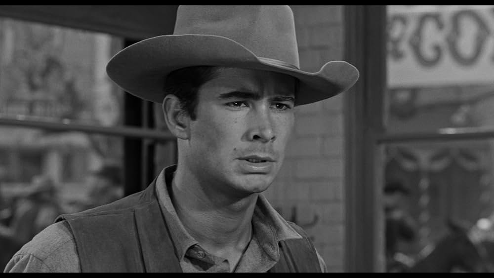 胸に輝く星の画像