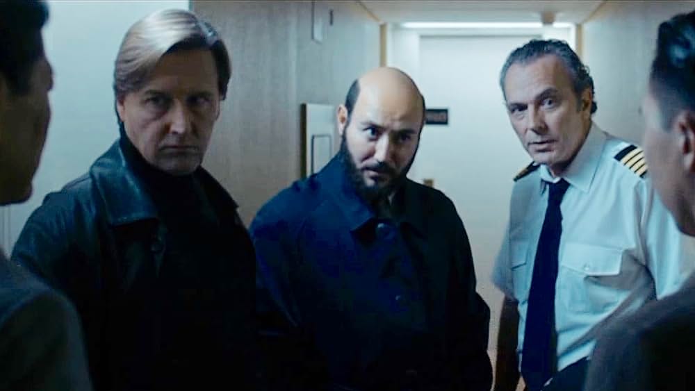 スモーク・アンド・ミラーズ 1000の顔を持つスパイの画像