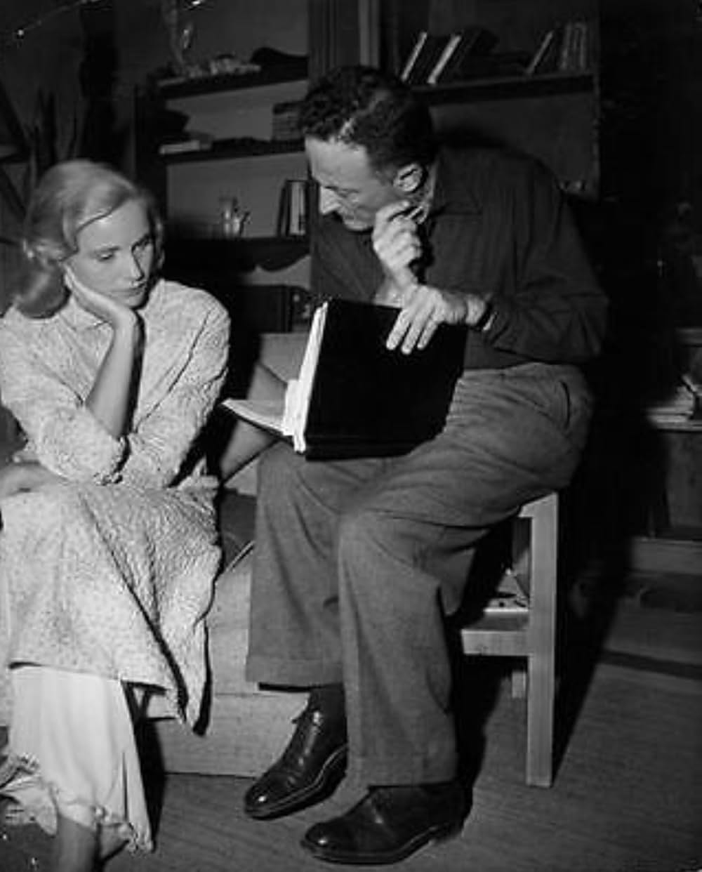 夜を逃れての画像