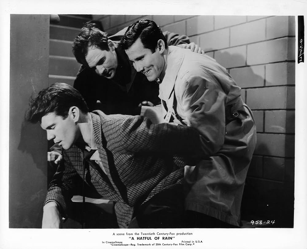 夜を逃れての画像