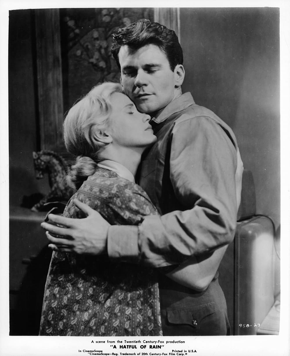 夜を逃れての画像