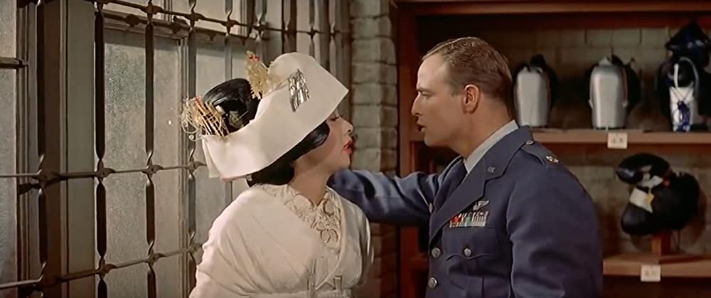 「サヨナラ」マーロン・ブランド & 高美似子の画像