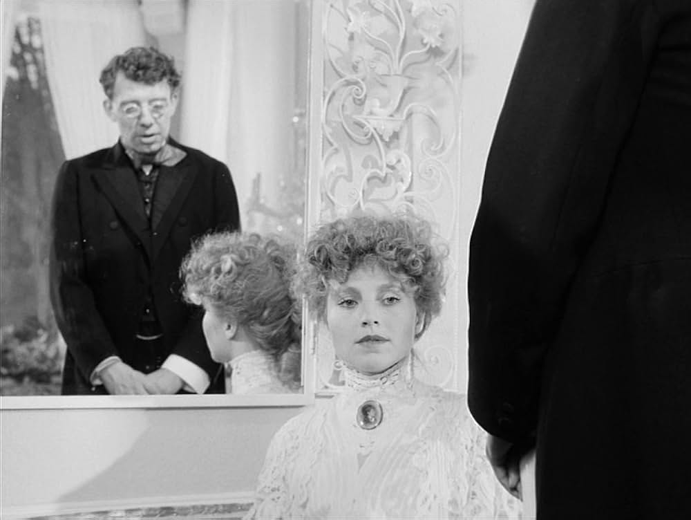 エフィ・ブリーストの画像