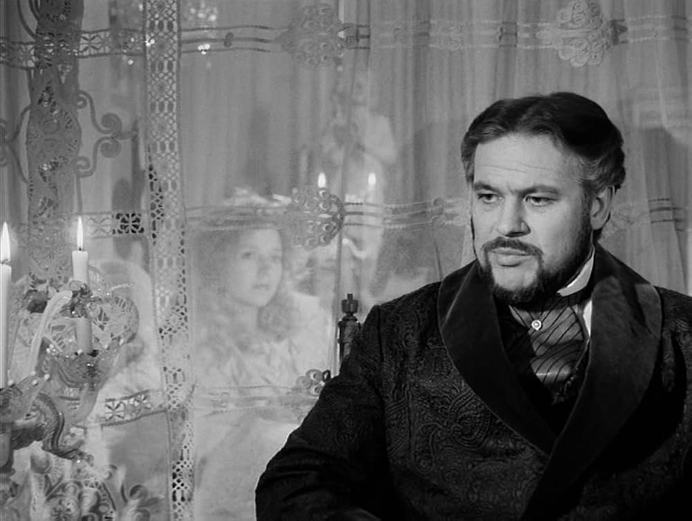 エフィ・ブリーストの画像