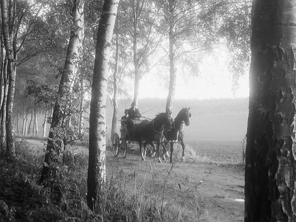 エフィ・ブリーストの画像