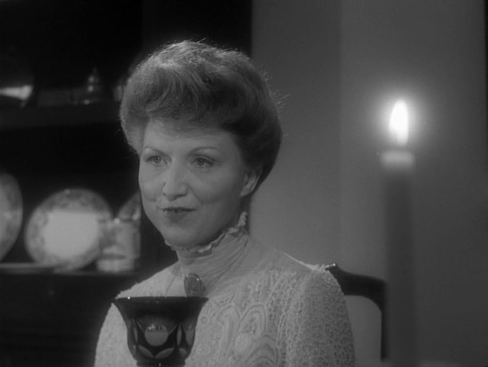 エフィ・ブリーストの画像