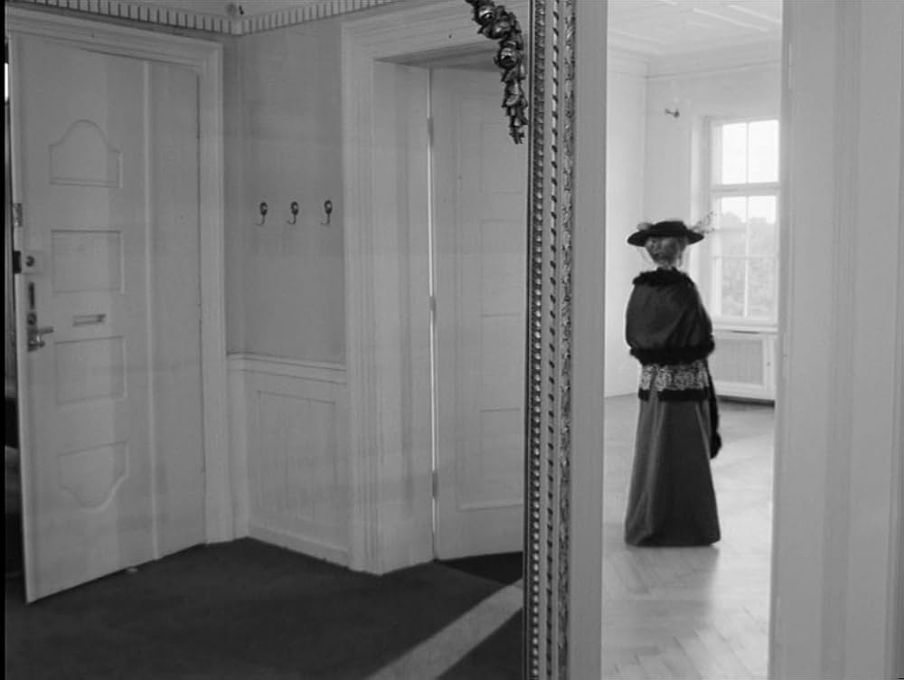 エフィ・ブリーストの画像