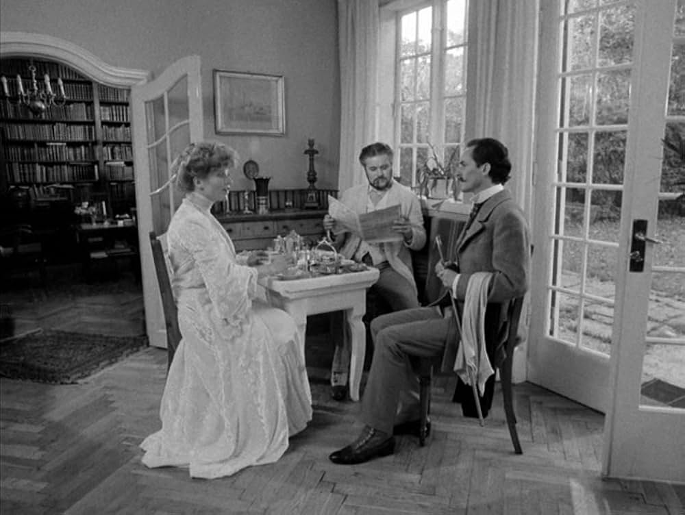 エフィ・ブリーストの画像