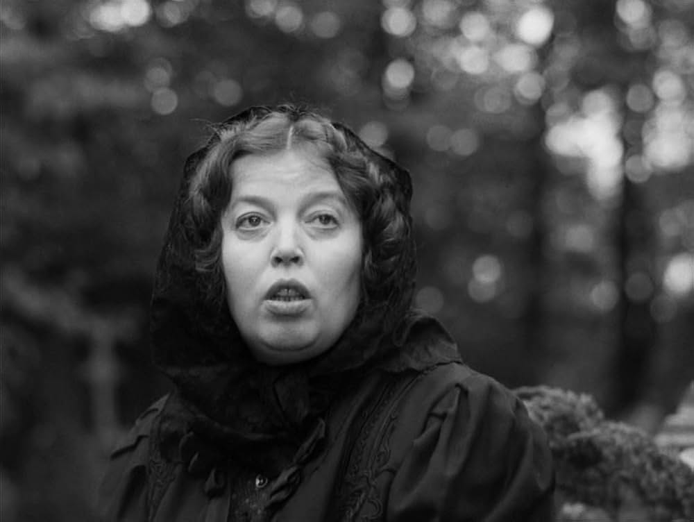 エフィ・ブリーストの画像